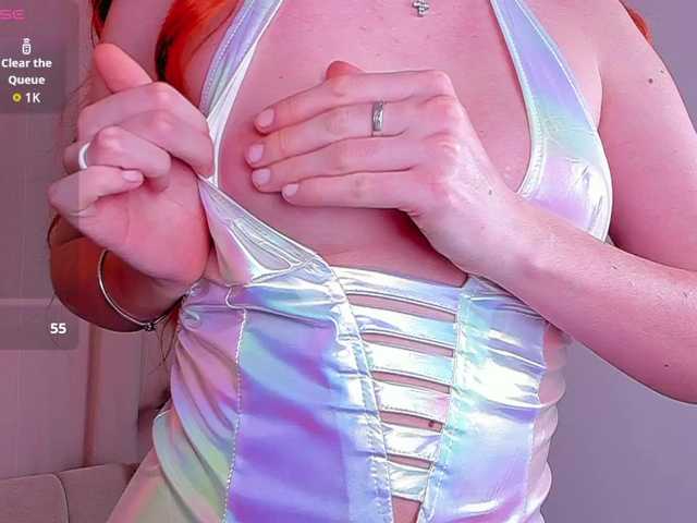 le modèle RinaKlark est en webcam porno dans un show sur le site bongacams, il possède les tags suivants: White/Caucasian,Blonde,Shaved