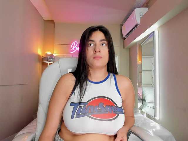 EmilyVil's BongaCams show and profile