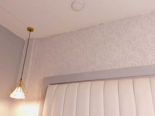 EmilyVil's BongaCams show and profile