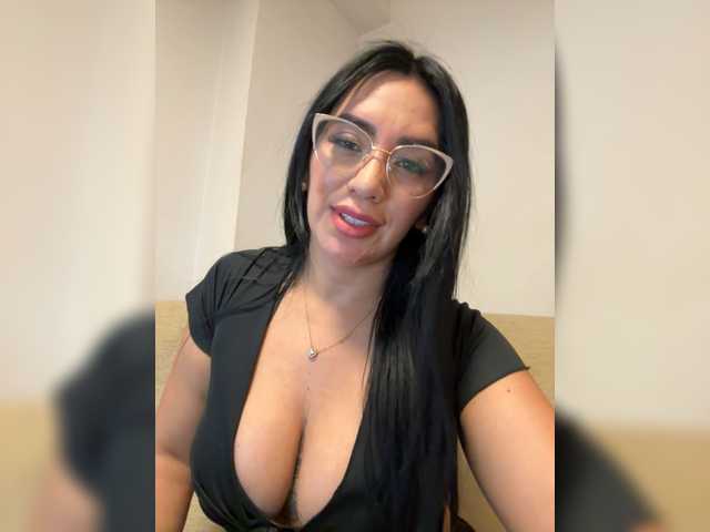 le modèle tamarajay est en webcam porno dans un show sur le site bongacams, il possède les tags suivants: Latino/Hispanic,Brunette,Shaved