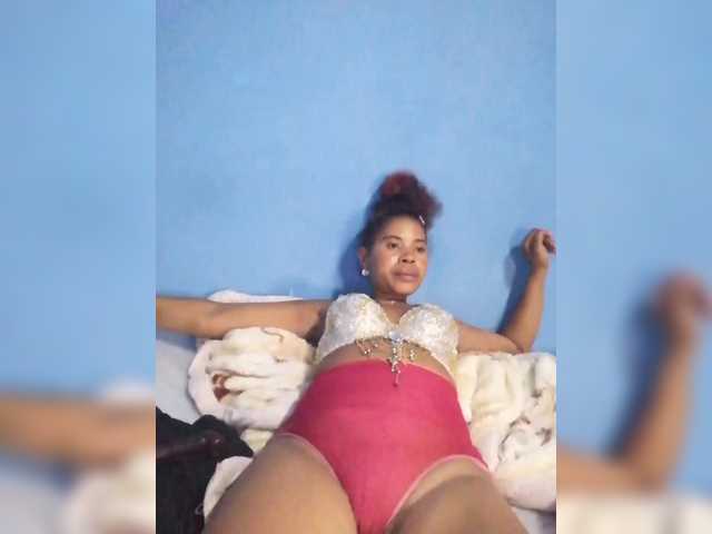 Noellah Live Cam on BongaCams