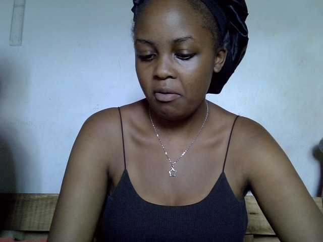 le modèle zyrac est en webcam porno dans un show sur le site bongacams, il possède les tags suivants: Ebony,Brunette,Trimmed