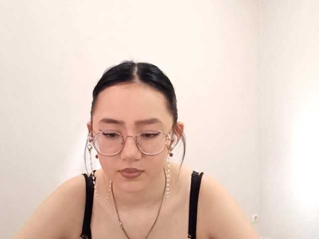 MyrleHenggeler live cam profile