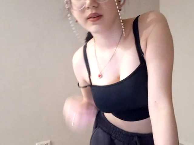 MyrleHenggeler's BongaCams show and profile