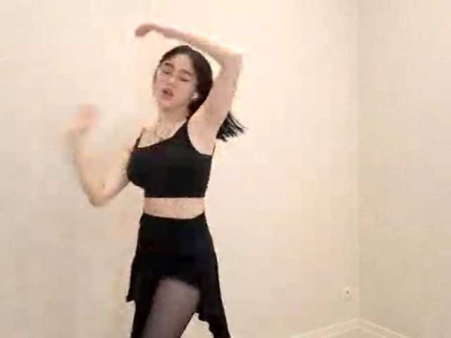 MyrleHenggeler live cam profile