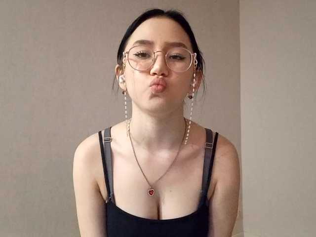 MyrleHenggeler's BongaCams show and profile