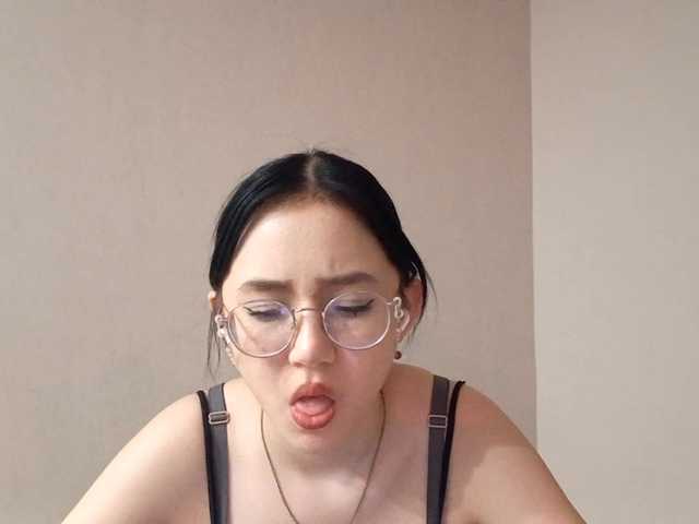 MyrleHenggeler's BongaCams show and profile