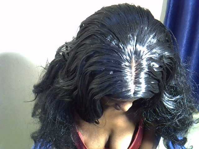 Petitebetty's BongaCams show and profile