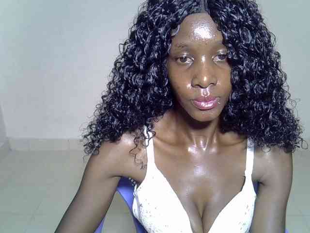 Petitebetty Live Webcam on BongaCams