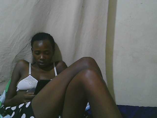 queen-slender webcam bongacams model stream image