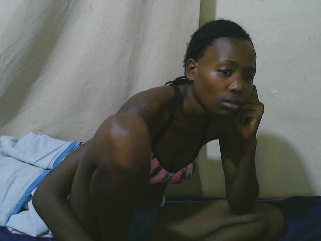 queen-slender webcam bongacams model stream image