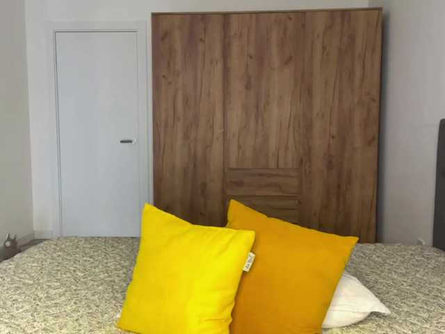 LucyWillow's BongaCams show and profile