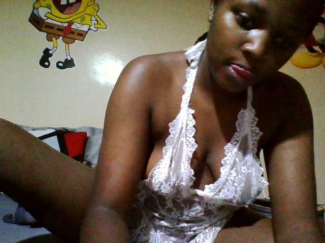 le modèle kishacali est en webcam porno dans un show sur le site bongacams, il possède les tags suivants: Ebony,Brunette,Shaved