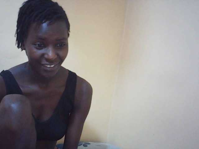 le modèle Angellily1 est en webcam porno dans un show sur le site bongacams, il possède les tags suivants: Ebony,Brunette,Trimmed