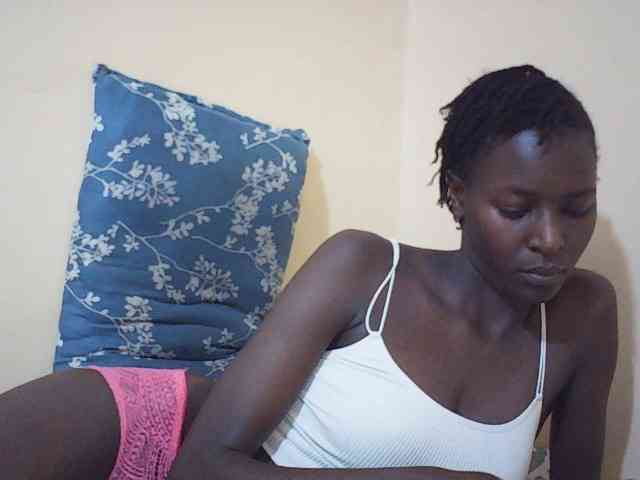 Angellily1 Live Webcam on BongaCams