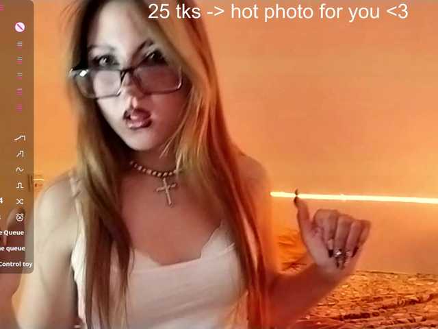 RosemaryTrundle's BongaCams show and profile