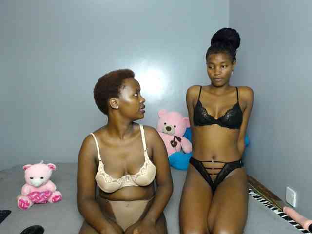 VelvetCuties webcam