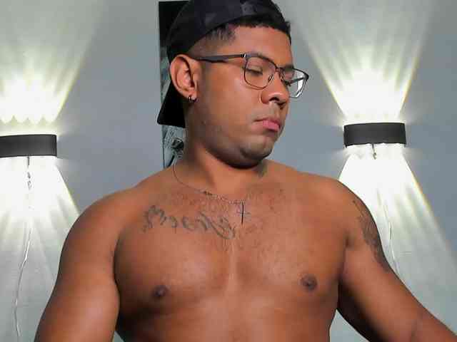 LEONHRDZ Live Webcam on BongaCams