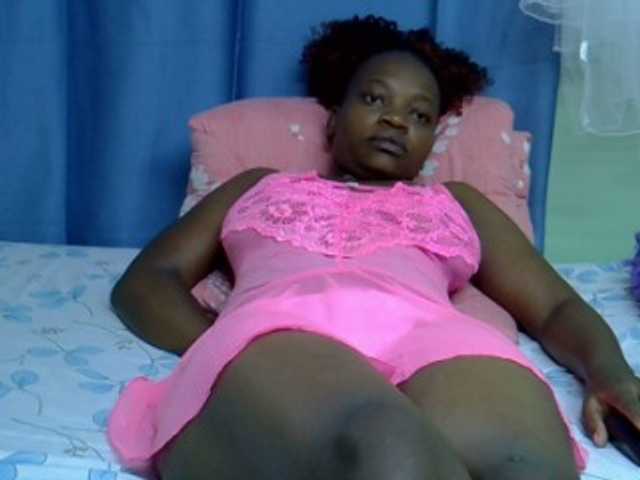 le modèle Sexxybutt01 est en webcam porno dans un show sur le site bongacams, il possède les tags suivants: Ebony,Brunette,Hairy