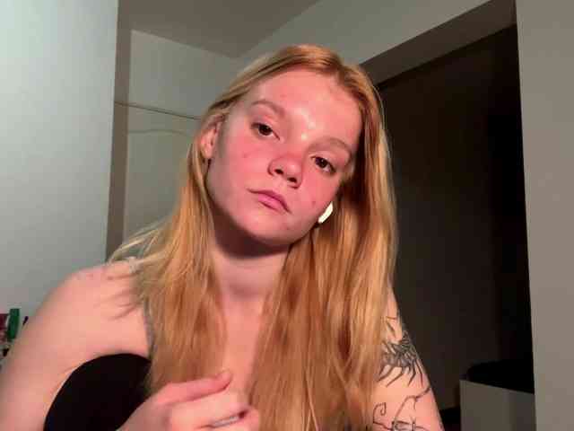 TiffannyBanyas webcam