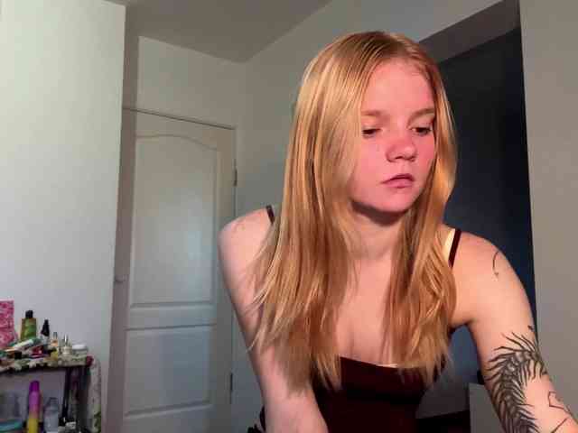 TiffannyBanyas webcam