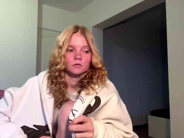 TiffannyBanyas webcam