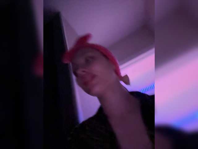 MilaLuxury's BongaCams show and profile