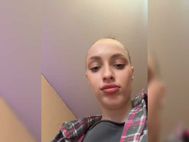 MilaLuxury's BongaCams show and profile