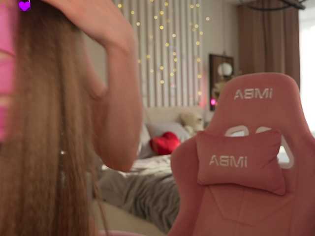 MilaLuxury's BongaCams show and profile