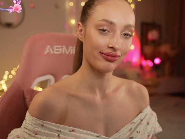 le modèle MilaLuxury est en webcam porno dans un show sur le site bongacams, il possède les tags suivants: White/Caucasian,Blonde,Shaved