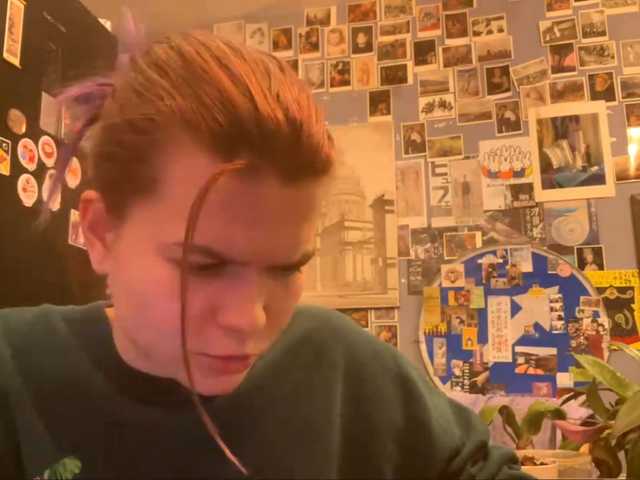 le modèle VernieRonco est en webcam porno dans un show sur le site bongacams, il possède les tags suivants: White/Caucasian,Brunette,Shaved