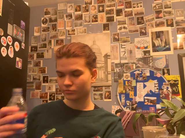 le modèle VernieRonco est en webcam porno dans un show sur le site bongacams, il possède les tags suivants: White/Caucasian,Brunette,Shaved