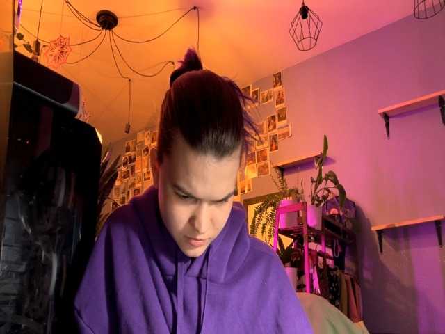 VernieRonco's BongaCams show and profile