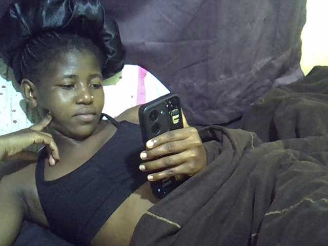 le modèle sweet-tatiana est en webcam porno dans un show sur le site bongacams, il possède les tags suivants: Ebony,Brunette,Trimmed