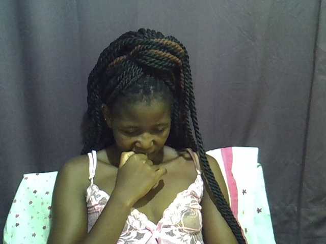 le modèle sweet-tatiana est en webcam porno dans un show sur le site bongacams, il possède les tags suivants: Ebony,Brunette,Trimmed