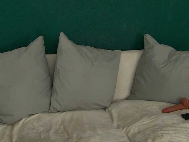 le modèle SkinnyNatty est en webcam porno dans un show sur le site bongacams, il possède les tags suivants: White/Caucasian,Blonde,Shaved