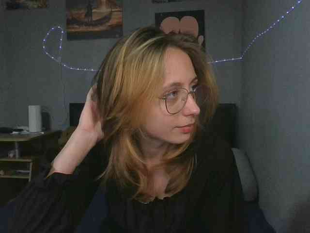 Mishel-Zero Live Webcam on BongaCams