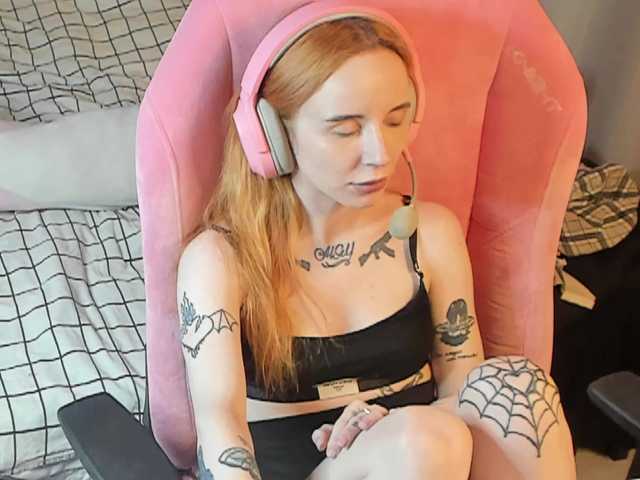 MoonScar's BongaCams show and profile