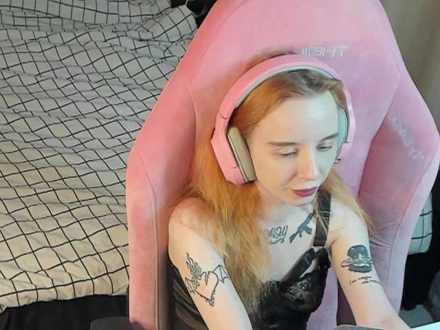 MoonScar's BongaCams show and profile