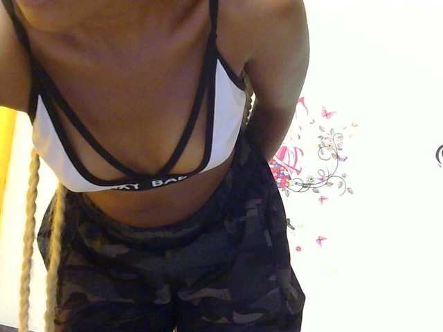 le modèle CheekyAngels1 est en webcam porno dans un show sur le site bongacams, il possède les tags suivants: Ebony,Redhead,Trimmed