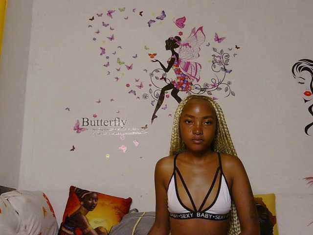 le modèle CheekyAngels1 est en webcam porno dans un show sur le site bongacams, il possède les tags suivants: Ebony,Redhead,Trimmed