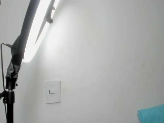 le modèle zoe-18 est en webcam porno dans un show sur le site bongacams, il possède les tags suivants: Latino/Hispanic,Brunette,Shaved