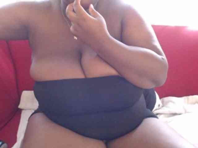 BustyBoobs011 webcam