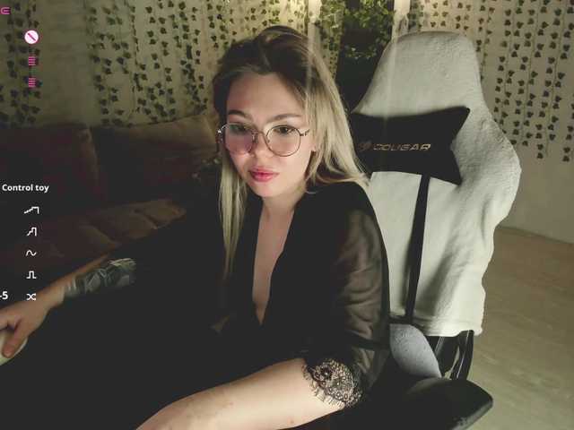 le modèle AnnaSebastian est en webcam porno dans un show sur le site bongacams, il possède les tags suivants: White/Caucasian,Blonde,Hairy