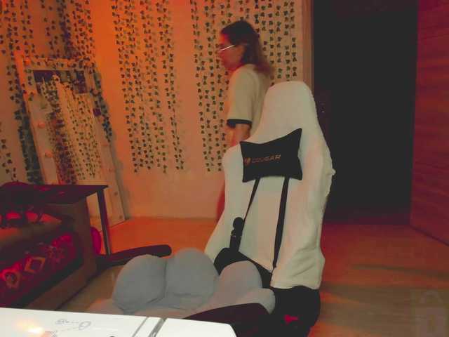 AnnaSebastian's BongaCams show and profile