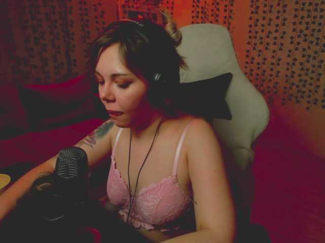 AnnaSebastian's BongaCams show and profile