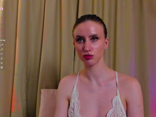 EllieRough's BongaCams show and profile