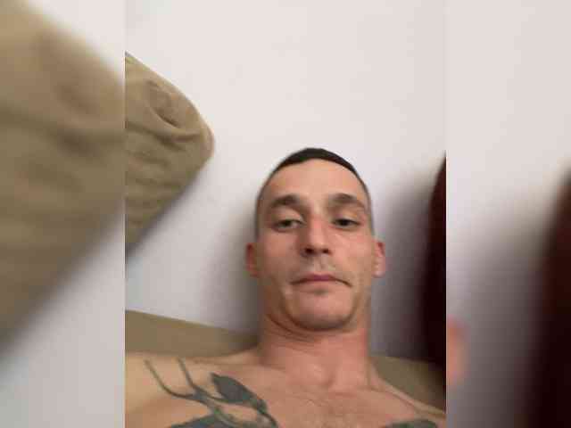 Hornycoooooouple webcam