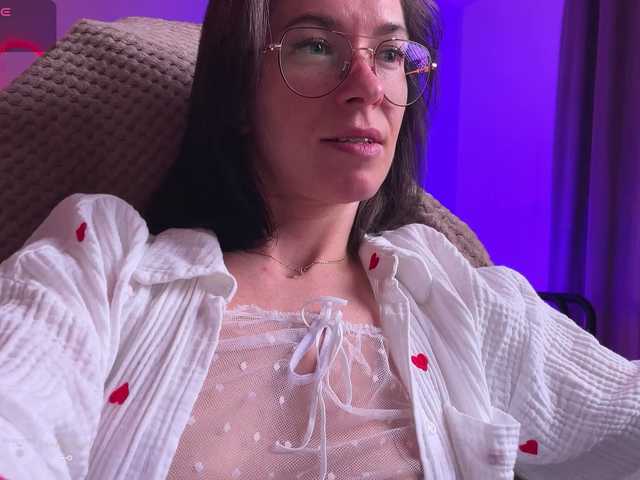 le modèle KatyKar est en webcam porno dans un show sur le site bongacams, il possède les tags suivants: White/Caucasian,Brunette,Shaved