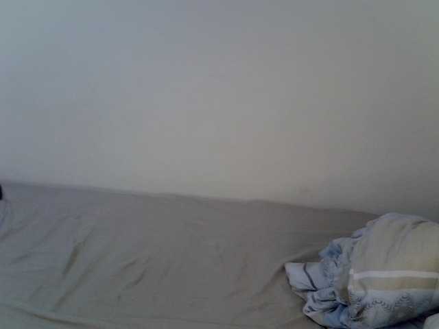 Cellie webcam bongacams model stream image